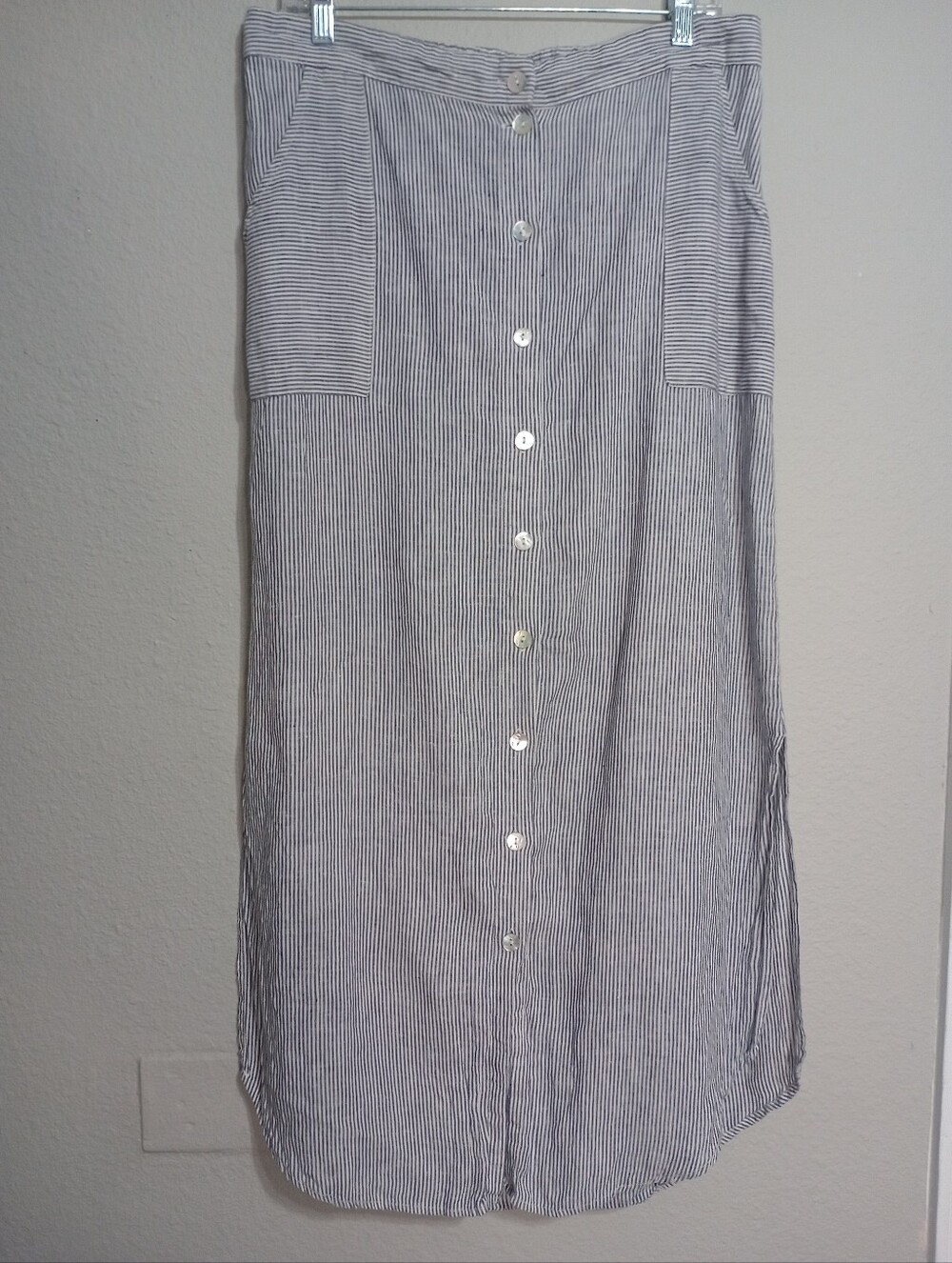 St. Tropez West 100% Linen Midi Skirt Button Front Large Pockets Striped Coastal